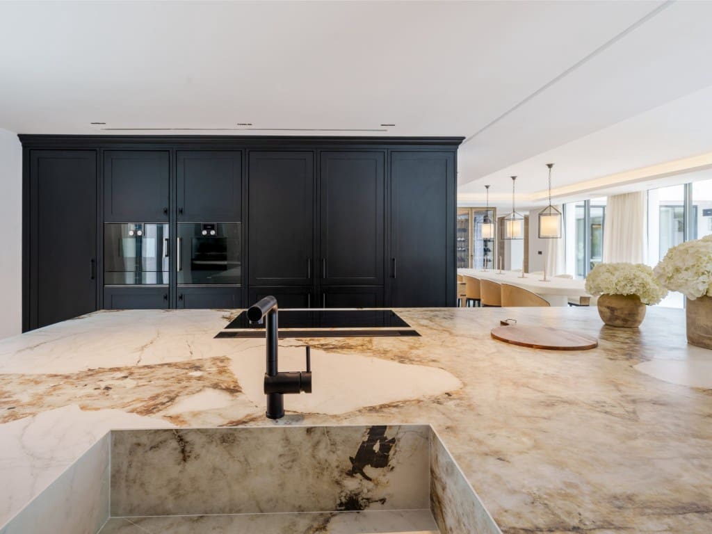 5 bedroom Villa for sale in Nueva Andalucia with pool garage - € 8,300,000 (Ref: 9488161)