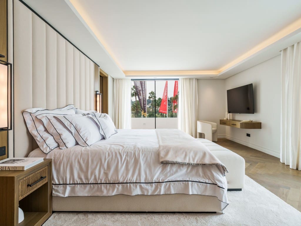 5 bedroom Villa for sale in Nueva Andalucia with pool garage - € 8,300,000 (Ref: 9488161)