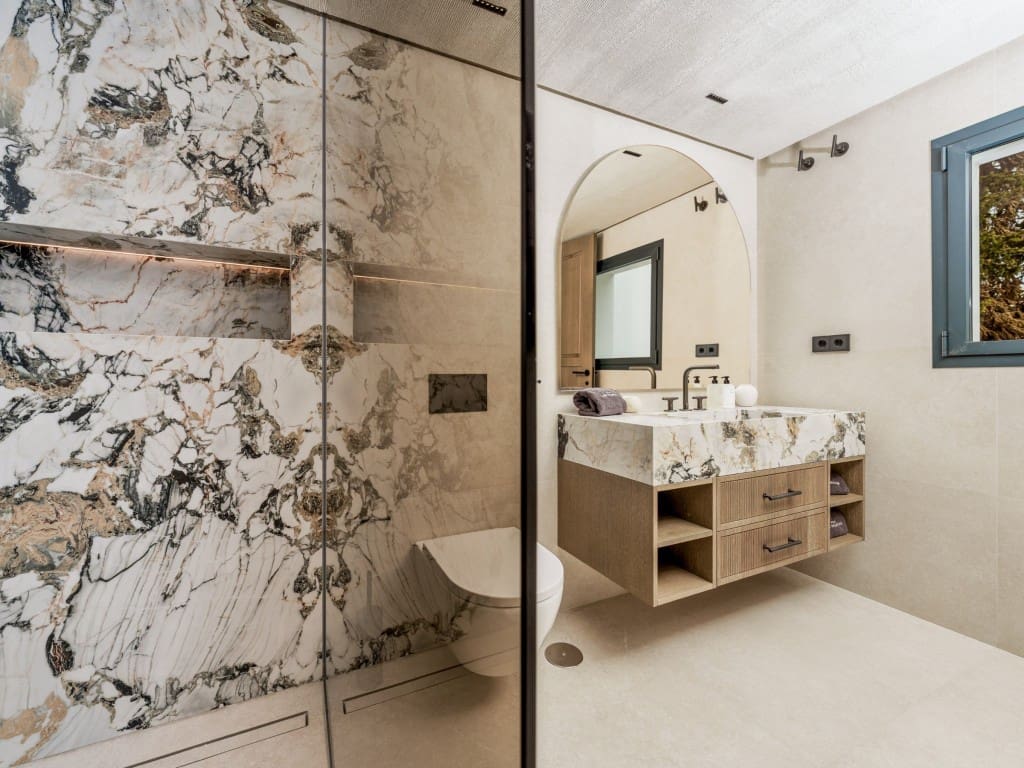 5 bedroom Villa for sale in Nueva Andalucia with pool garage - € 8,300,000 (Ref: 9488161)