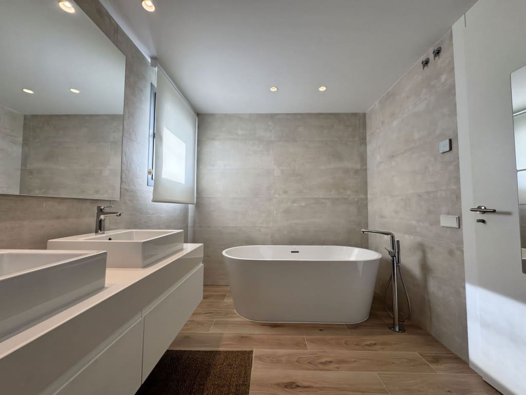 3 bedroom Penthouse for sale in Marbella with pool garage - € 1,940,000 (Ref: 9488643)