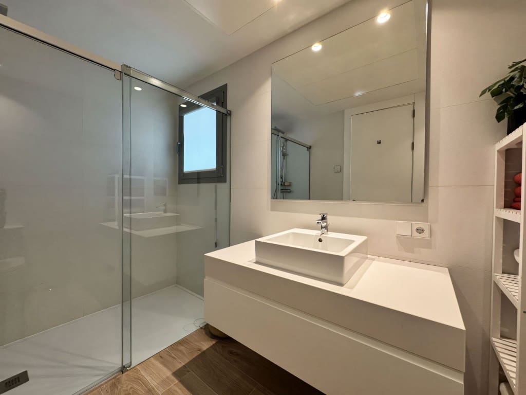 3 bedroom Penthouse for sale in Marbella with pool garage - € 1,940,000 (Ref: 9488643)