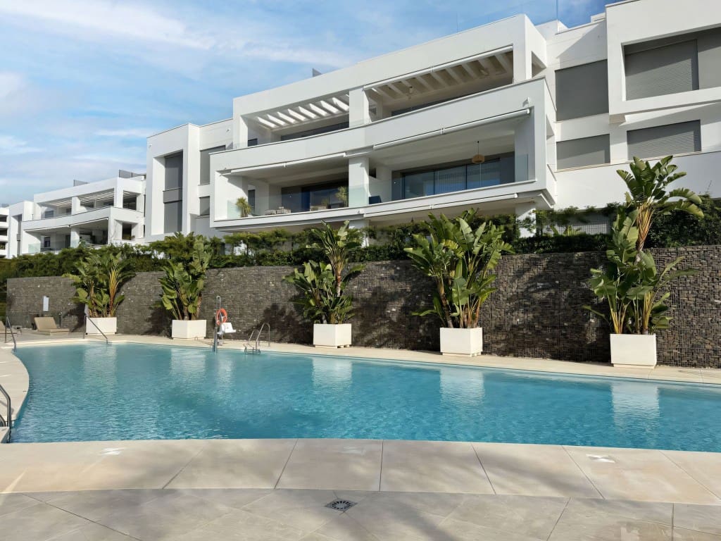 3 bedroom Penthouse for sale in Marbella with pool garage - € 1,940,000 (Ref: 9488643)