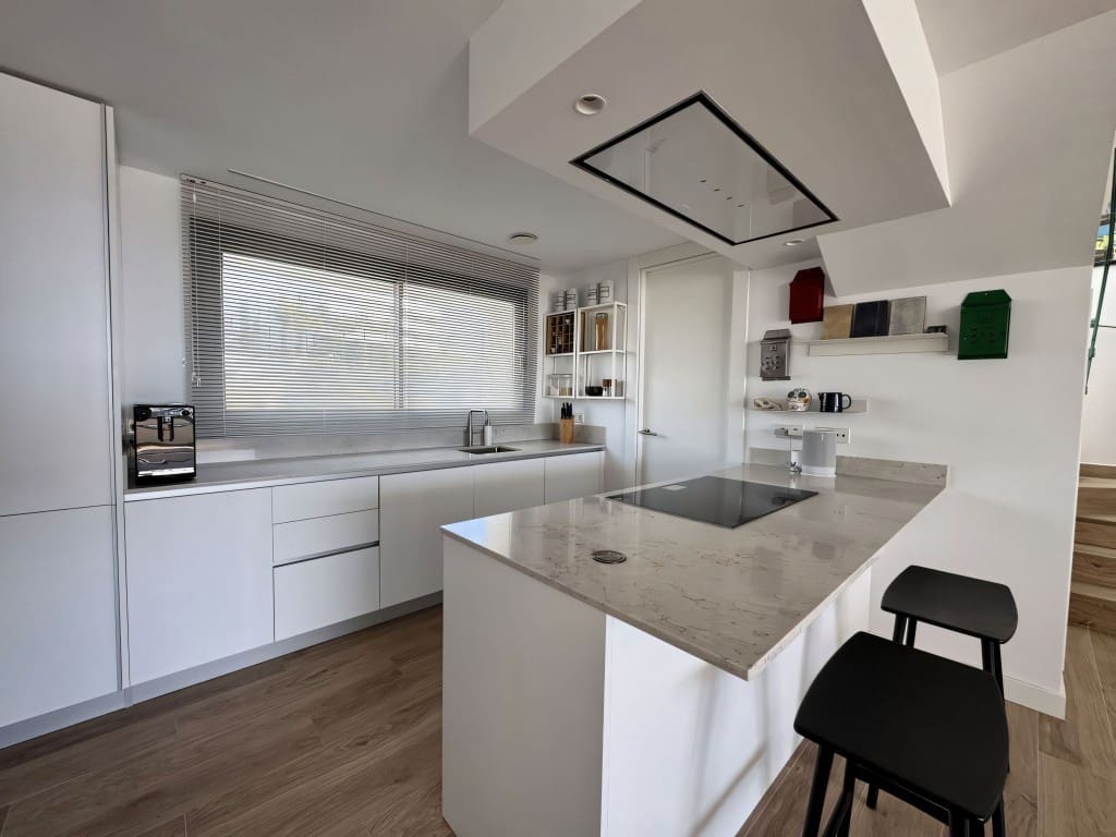 3 bedroom Penthouse for sale in Marbella with pool garage - € 1,940,000 (Ref: 9488643)