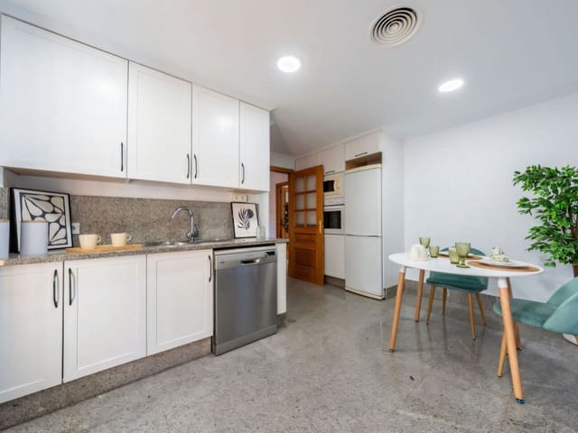 3 soverom Kjedet enebolig til salgs i Santa Clara, Marbella med svømmebasseng garasje - € 849 000 (Ref: 9499627)