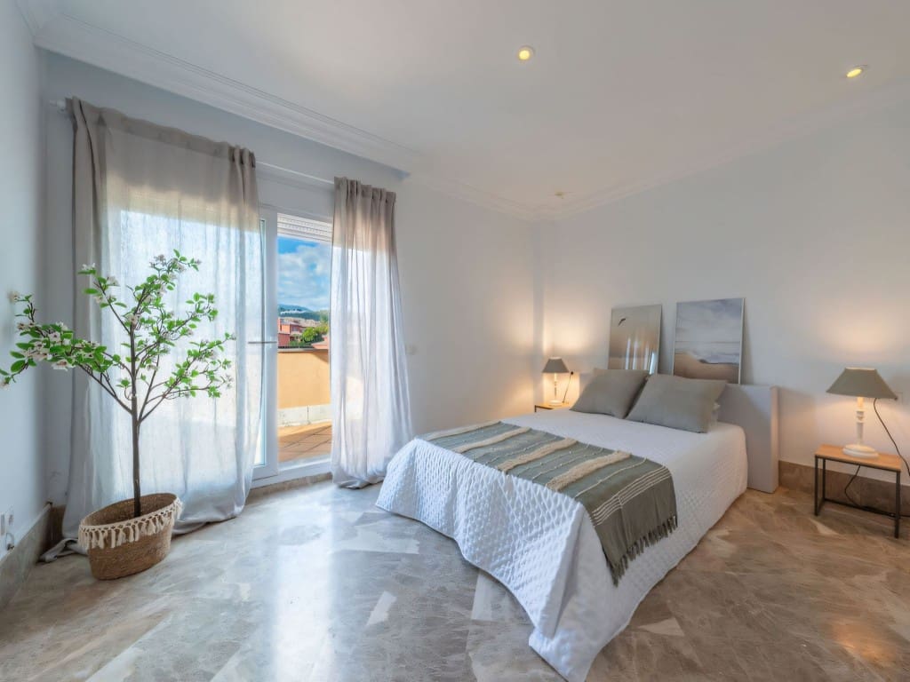 3 soverom Kjedet enebolig til salgs i Marbella med svømmebasseng garasje - € 849 000 (Ref: 9499627)