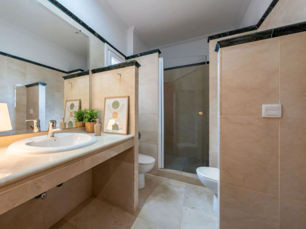 3 soverom Kjedet enebolig til salgs i Marbella med svømmebasseng garasje - € 849 000 (Ref: 9499627)