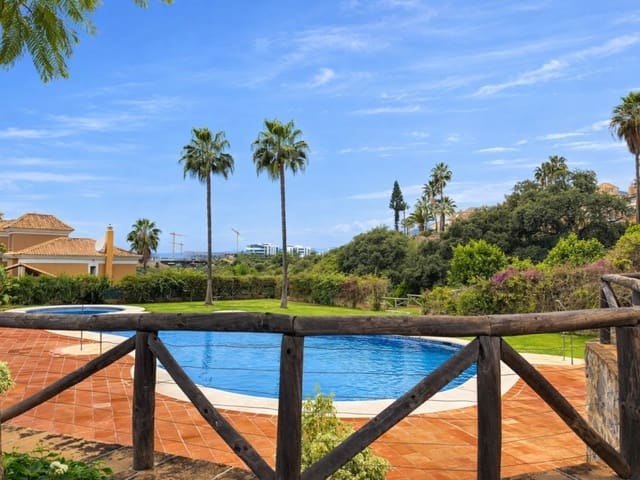 3 soverom Kjedet enebolig til salgs i Santa Clara, Marbella med svømmebasseng garasje - € 849 000 (Ref: 9499627)
