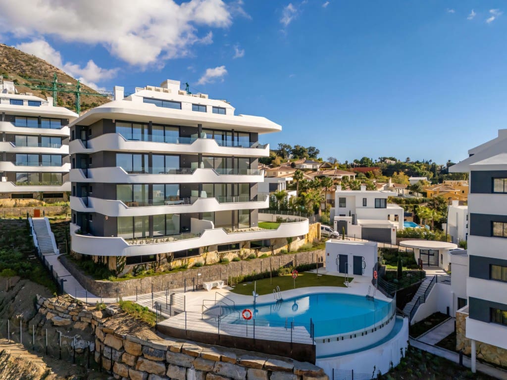 2 Zimmer Apartment zu verkaufen in Fuengirola mit Pool - 630.000 € (Ref: 9503799)