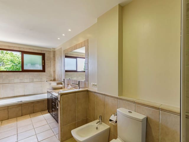 Chalet de 5 habitaciones en Los Arqueros, Benahavís en venta con piscina garaje - 2.695.000 € (Ref: 9503801)