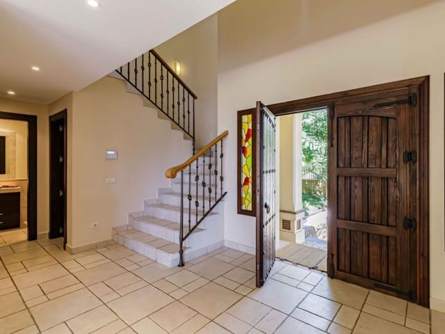 Chalet de 5 habitaciones en Los Arqueros, Benahavís en venta con piscina garaje - 2.695.000 € (Ref: 9503801)