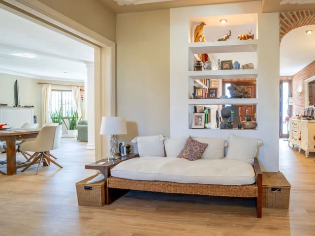 5 chambre Villa/Maison à vendre à Nueva Andalucia, Marbella avec piscine garage - 1 700 000 € (Ref: 9511952)