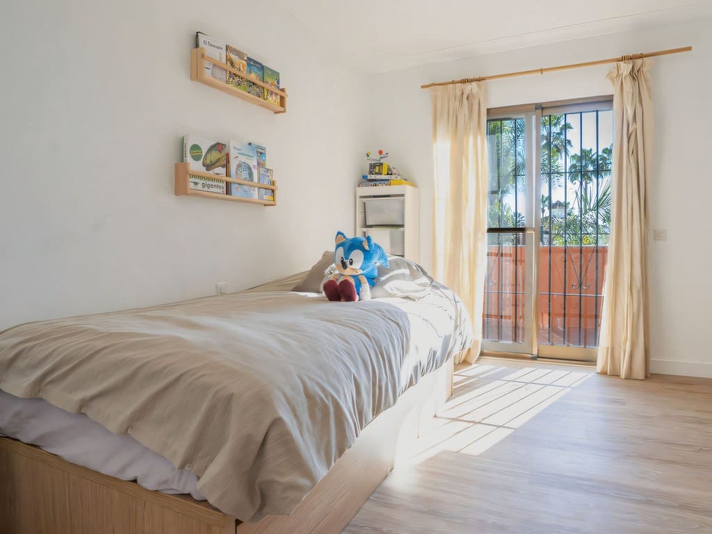 5 bedroom Villa for sale in Nueva Andalucia with pool garage - € 1,700,000 (Ref: 9511952)