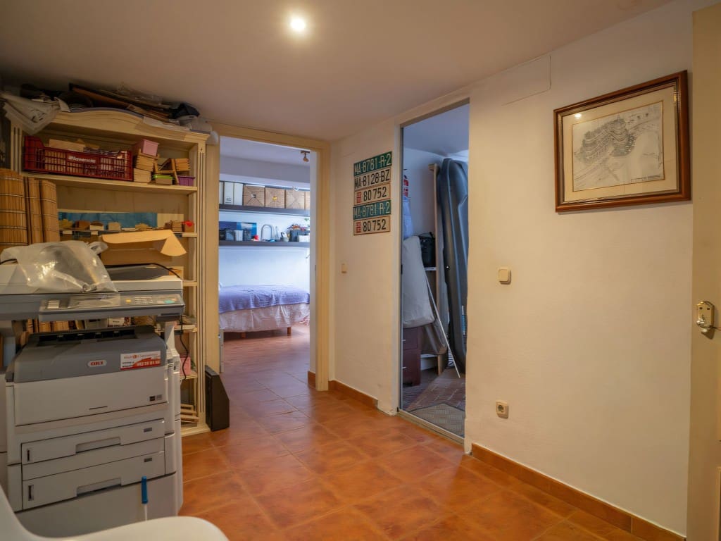 5 bedroom Villa for sale in Nueva Andalucia with pool garage - € 1,700,000 (Ref: 9511952)