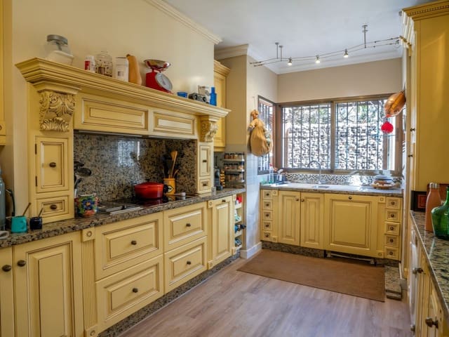 5 chambre Villa/Maison à vendre à Nueva Andalucia, Marbella avec piscine garage - 1 700 000 € (Ref: 9511952)