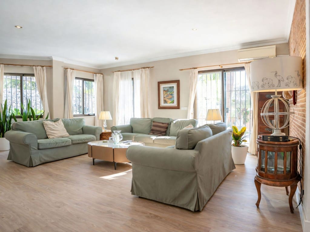 5 bedroom Villa for sale in Nueva Andalucia with pool garage - € 1,700,000 (Ref: 9511952)