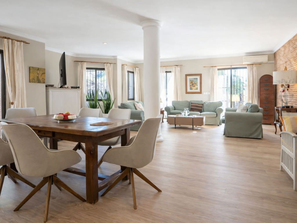 5 bedroom Villa for sale in Nueva Andalucia with pool garage - € 1,700,000 (Ref: 9511952)