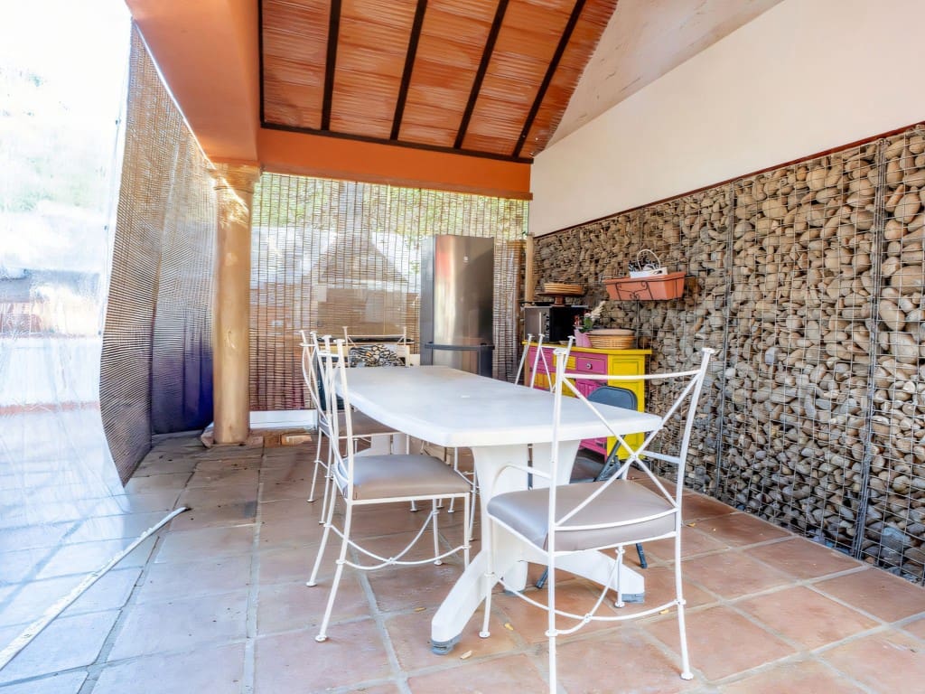 5 bedroom Villa for sale in Nueva Andalucia with pool garage - € 1,700,000 (Ref: 9511952)