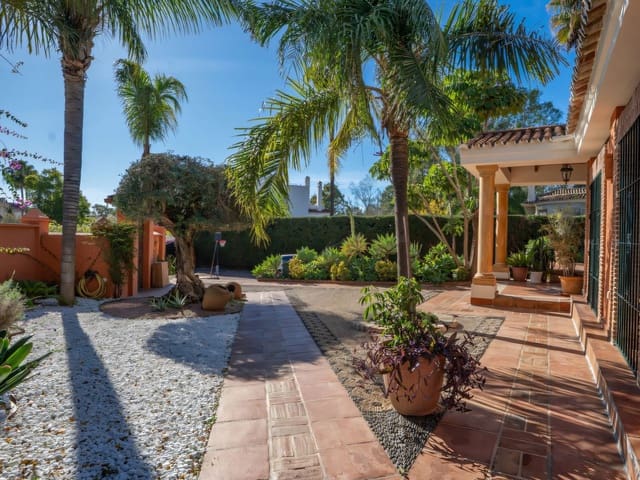 5 chambre Villa/Maison à vendre à Nueva Andalucia, Marbella avec piscine garage - 1 700 000 € (Ref: 9511952)