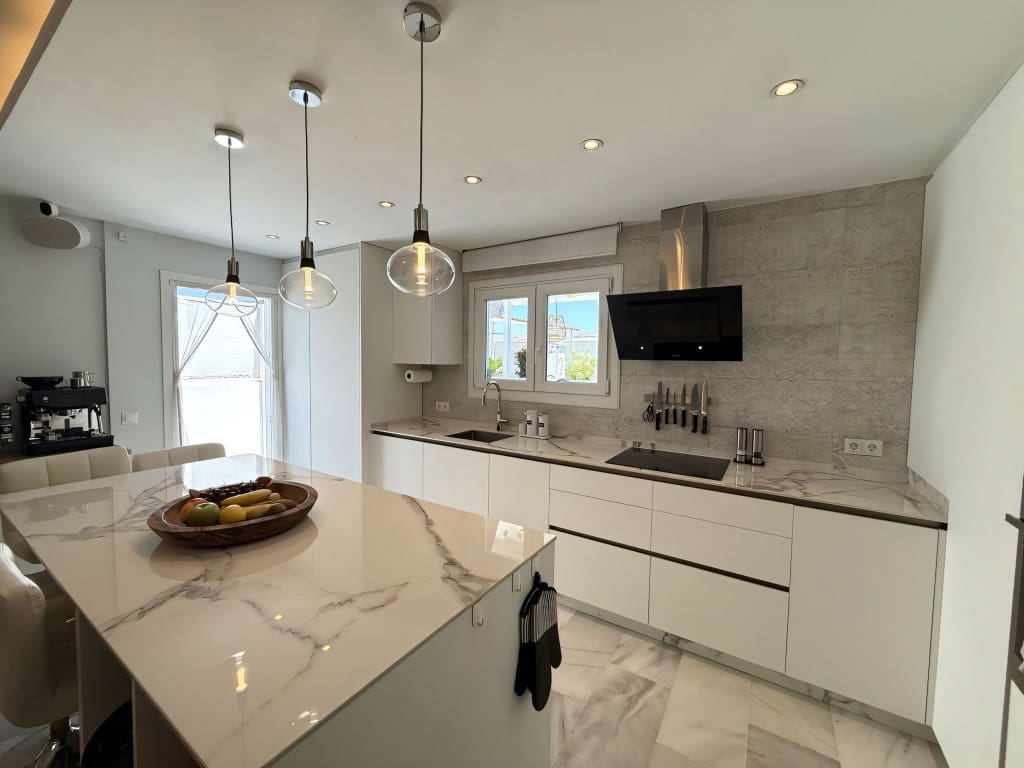 3 chambre Penthouse à vendre à Estepona - 489 500 € (Ref: 9511953)