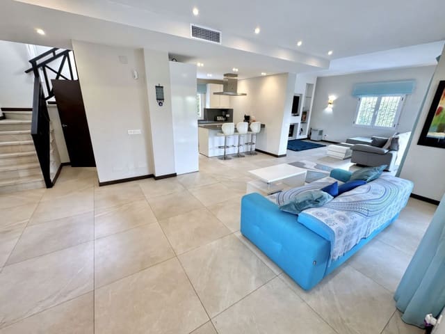 5 chambre Villa/Maison à vendre à Nueva Andalucia, Marbella avec piscine garage - 1 695 000 € (Ref: 9518399)