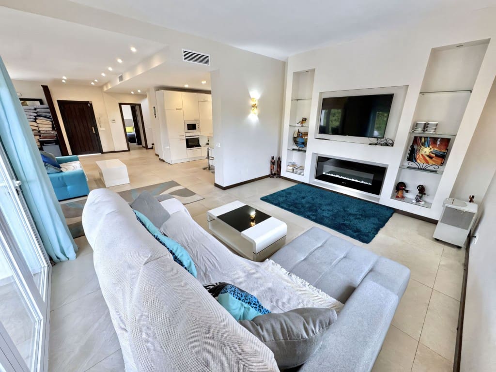 5 bedroom Villa for sale in Nueva Andalucia with pool garage - € 1,695,000 (Ref: 9518399)