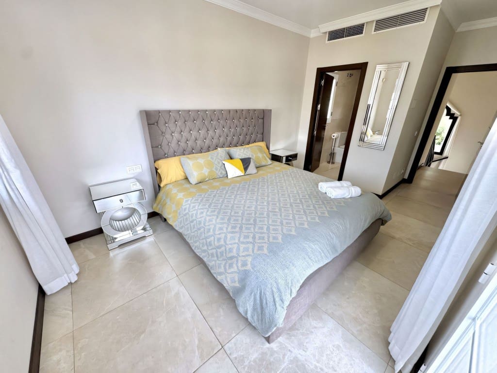 5 bedroom Villa for sale in Nueva Andalucia with pool garage - € 1,695,000 (Ref: 9518399)