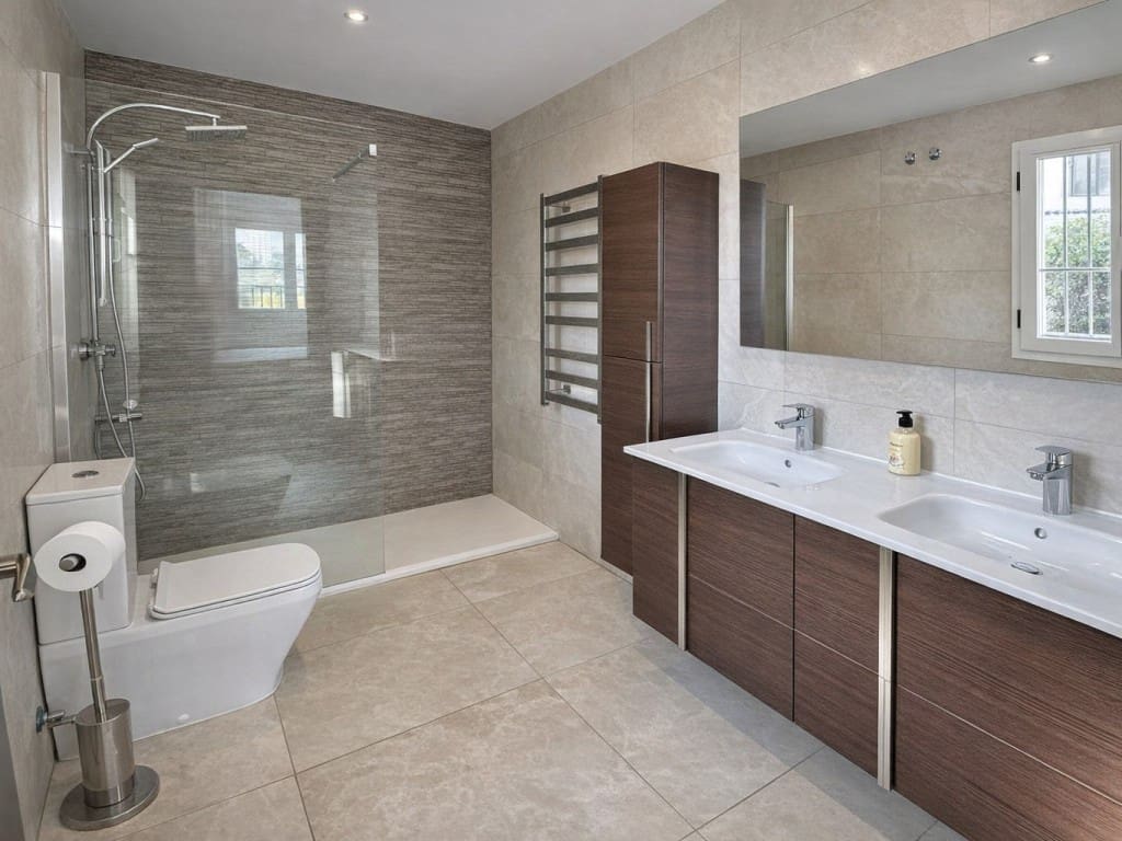 5 bedroom Villa for sale in Nueva Andalucia with pool garage - € 1,695,000 (Ref: 9518399)