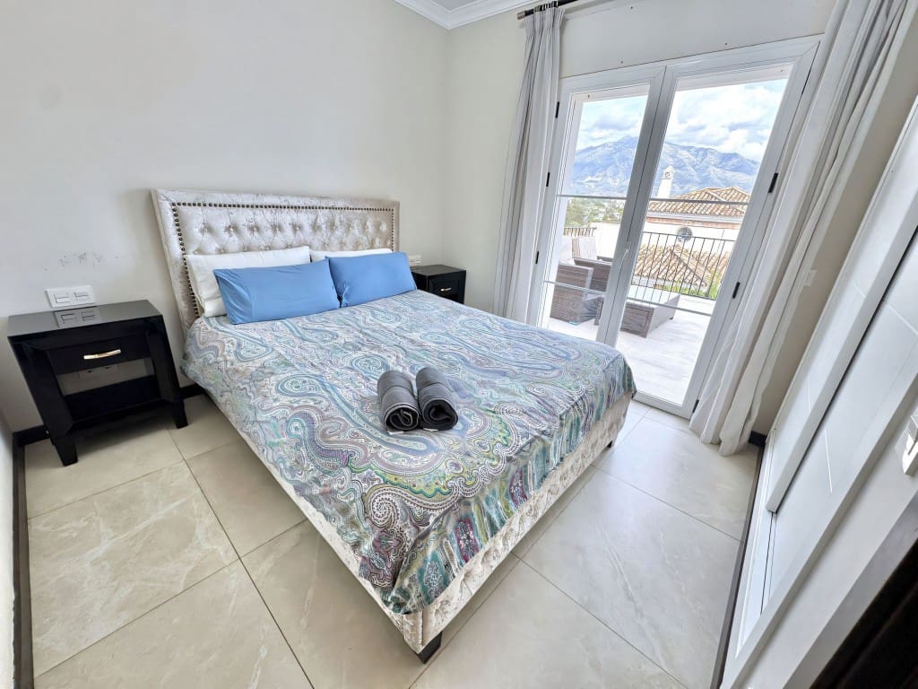 5 bedroom Villa for sale in Nueva Andalucia with pool garage - € 1,695,000 (Ref: 9518399)