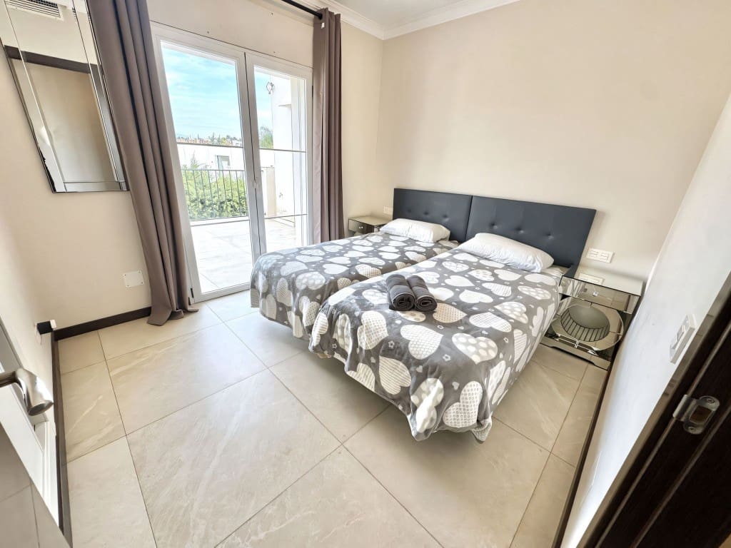 5 bedroom Villa for sale in Nueva Andalucia with pool garage - € 1,695,000 (Ref: 9518399)