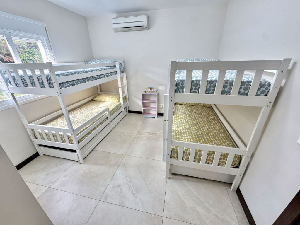 5 bedroom Villa for sale in Nueva Andalucia with pool garage - € 1,695,000 (Ref: 9518399)