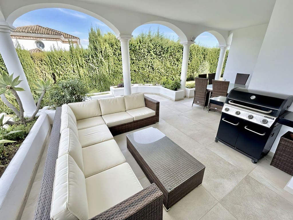 5 bedroom Villa for sale in Nueva Andalucia with pool garage - € 1,695,000 (Ref: 9518399)