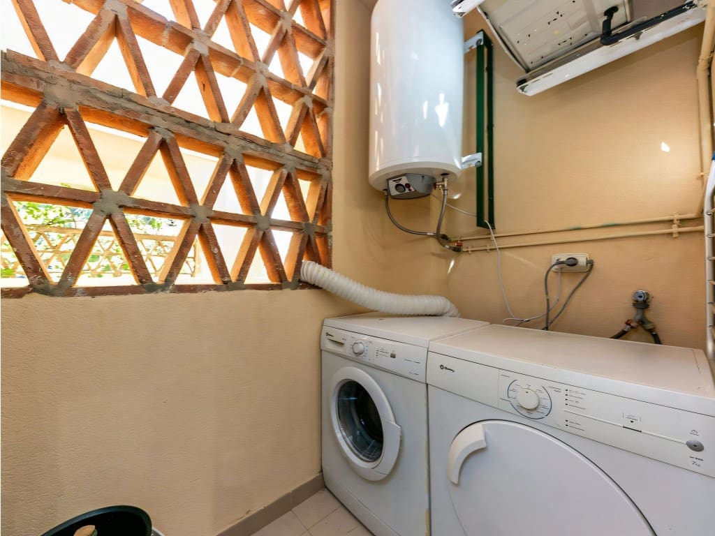 2 soveværelse Lejlighed til salg i La Cala Hills med swimmingpool - € 360.000 (Ref: 9521197)