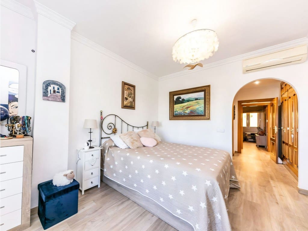 2 soveværelse Lejlighed til salg i La Cala Hills med swimmingpool - € 360.000 (Ref: 9521197)