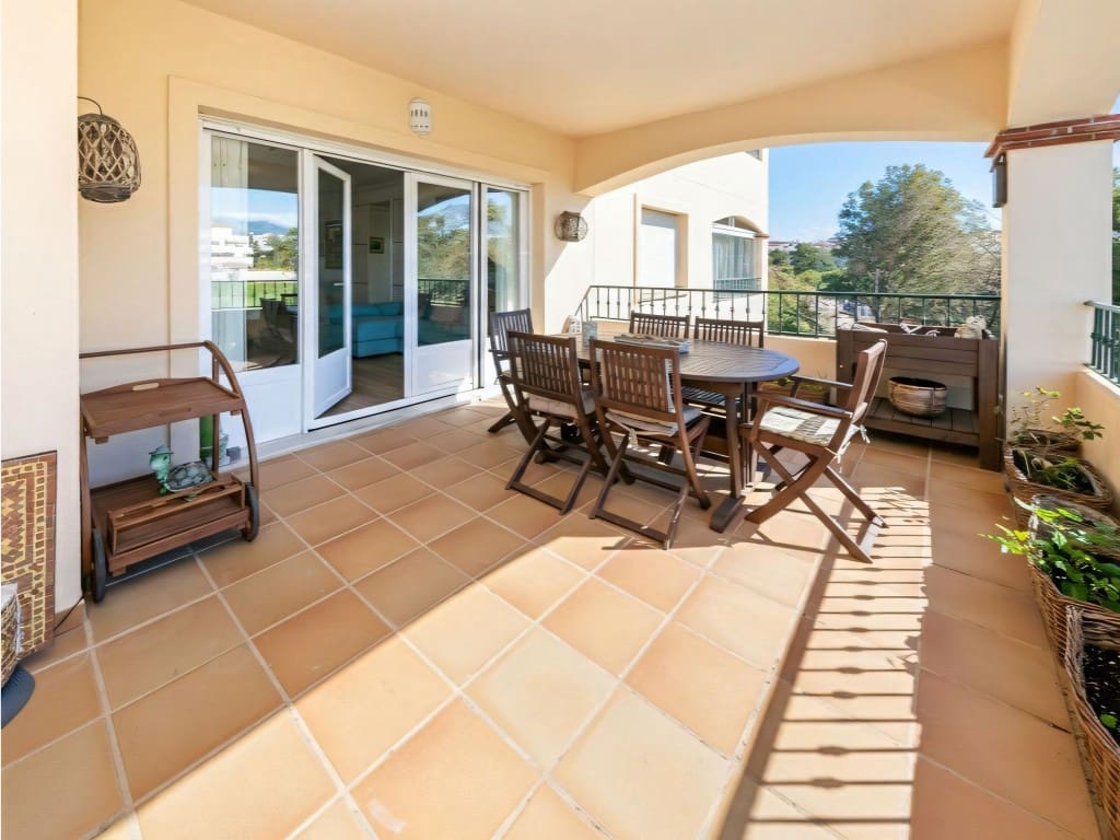 2 soveværelse Lejlighed til salg i La Cala Hills med swimmingpool - € 360.000 (Ref: 9521197)