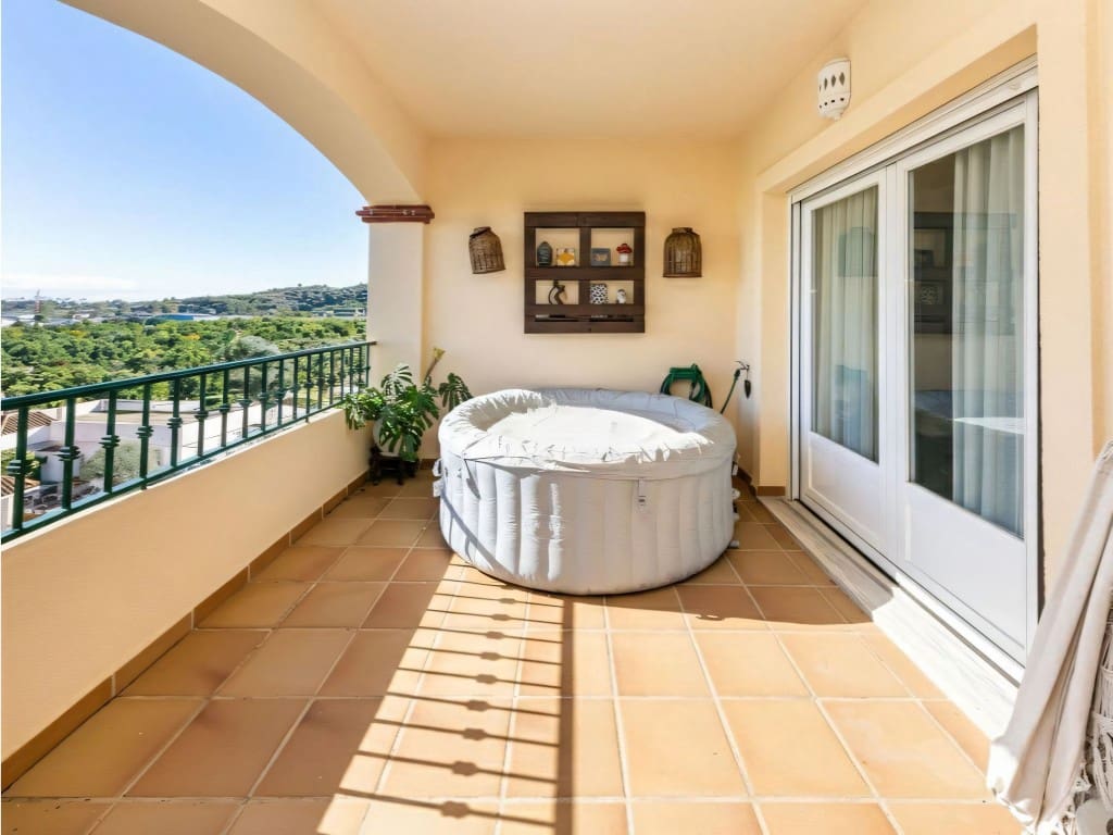 2 soveværelse Lejlighed til salg i La Cala Hills med swimmingpool - € 360.000 (Ref: 9521197)