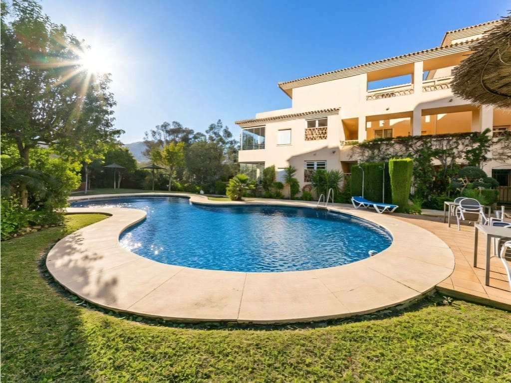 2 soveværelse Lejlighed til salg i La Cala Hills med swimmingpool - € 360.000 (Ref: 9521197)