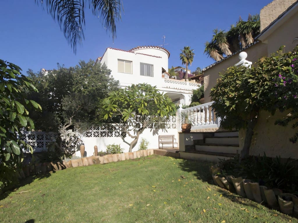 3 bedroom Villa for sale in Benalmadena with pool garage - € 670,000 (Ref: 9523916)