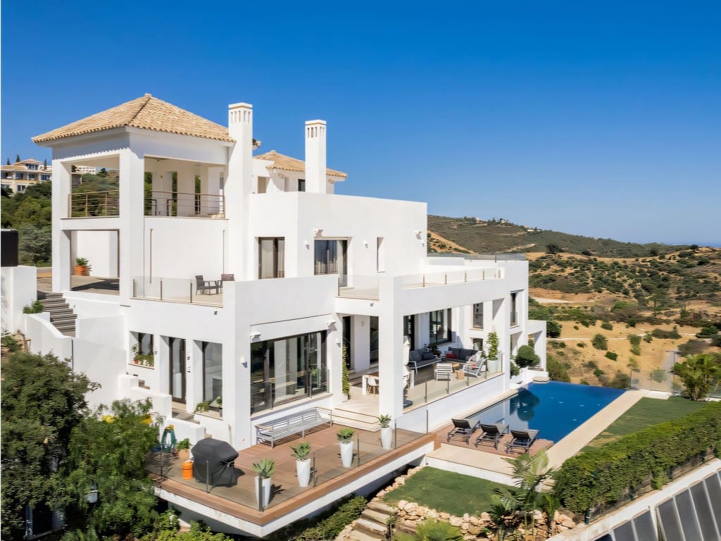 5 sypialnia Willa na sprzedaż w Los Monteros z basenem garażem - 2 950 000 € (Ref: 9523917)
