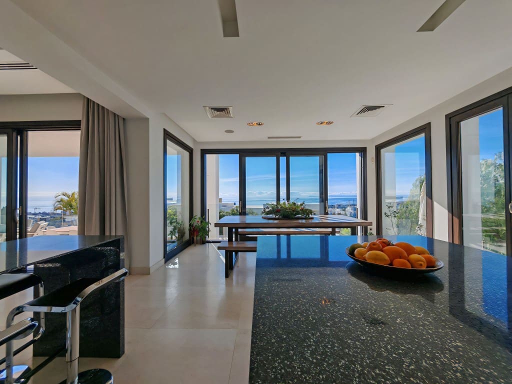 5 sypialnia Willa na sprzedaż w Los Monteros z basenem garażem - 2 950 000 € (Ref: 9523917)