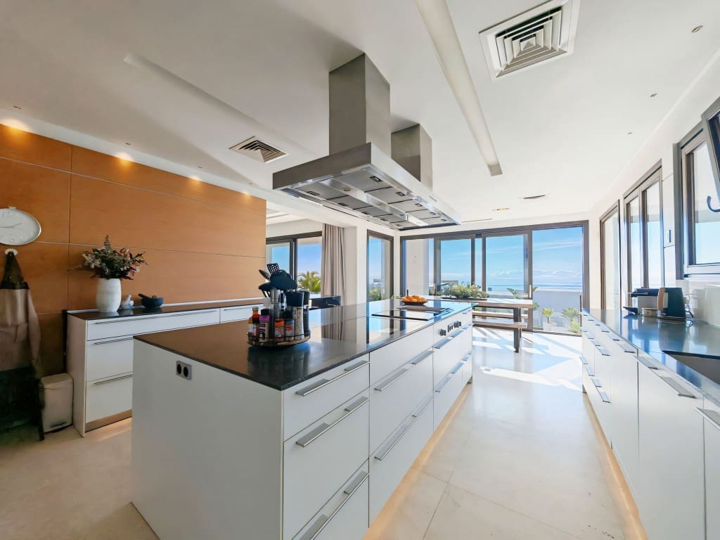 5 sypialnia Willa na sprzedaż w Los Monteros z basenem garażem - 2 950 000 € (Ref: 9523917)