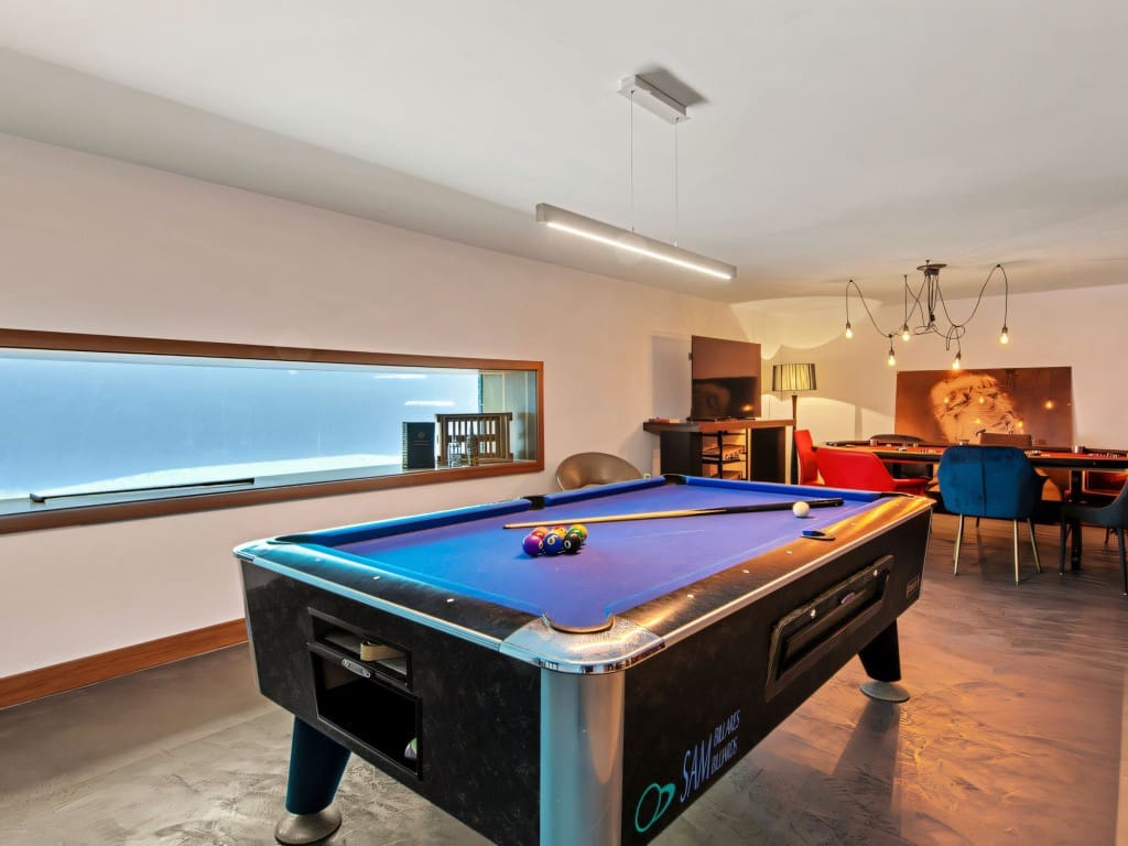 5 sypialnia Willa na sprzedaż w Los Monteros z basenem garażem - 2 950 000 € (Ref: 9523917)