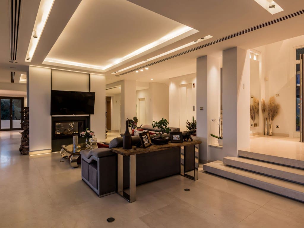 5 sypialnia Willa na sprzedaż w Los Monteros z basenem garażem - 2 950 000 € (Ref: 9523917)