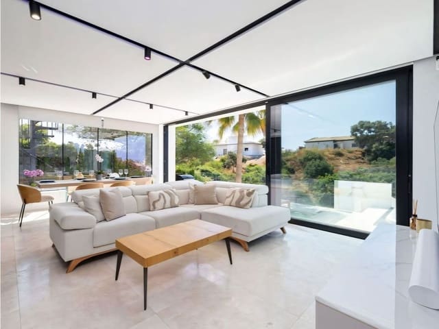Chalet de 3 habitaciones en Mijas Costa, Mijas en venta con piscina - 720.000 € (Ref: 9526054)