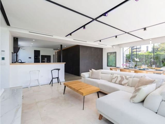 Chalet de 3 habitaciones en Mijas Costa, Mijas en venta con piscina - 720.000 € (Ref: 9526054)