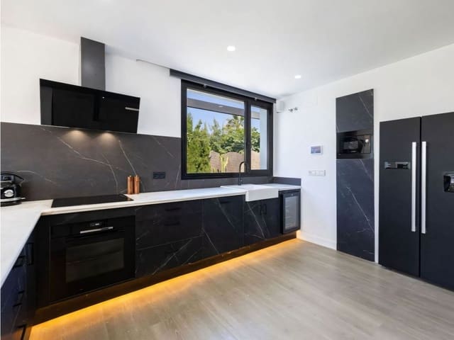 Chalet de 3 habitaciones en Mijas Costa, Mijas en venta con piscina - 720.000 € (Ref: 9526054)