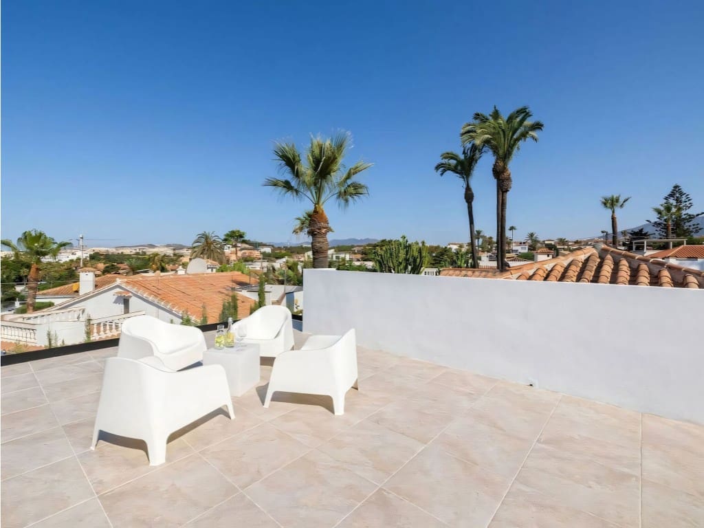 Chalet de 3 habitaciones en Mijas Costa en venta con piscina - 720.000 € (Ref: 9526054)