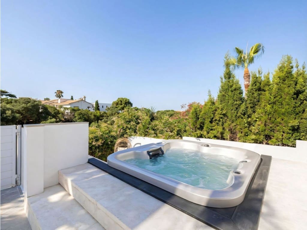 Chalet de 3 habitaciones en Mijas Costa en venta con piscina - 720.000 € (Ref: 9526054)