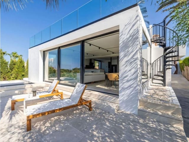 Chalet de 3 habitaciones en Mijas Costa, Mijas en venta con piscina - 720.000 € (Ref: 9526054)