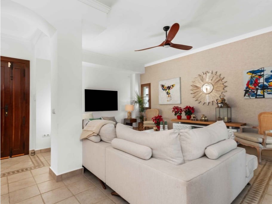 4 soveværelse Villa til salg i New Golden Mile med swimmingpool garage - € 1.299.000 (Ref: 9529384)