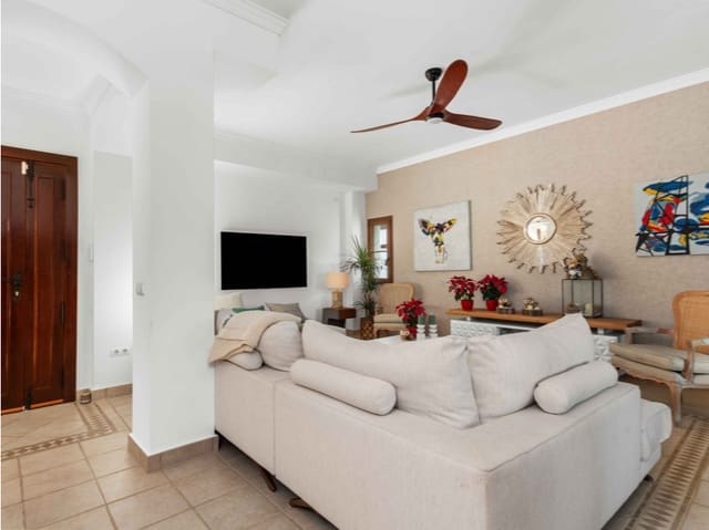 4 soveværelse Villa til salg i New Golden Mile, Estepona med swimmingpool garage - € 1.299.000 (Ref: 9529384)